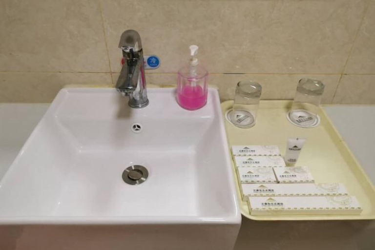 Bathroom 4, Zheng Tai He East Hotel, Liaocheng