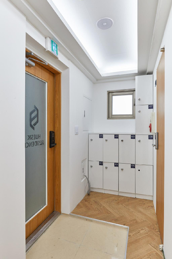 Others 5, Huesik Guesthouse, Jung