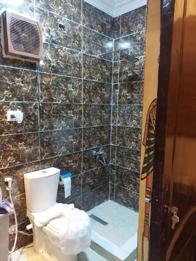 Bathroom 5, Happy Pharonic House INN, Al-Ahram
