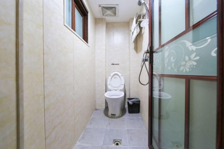 Bathroom 3, Zhen'Gan Club, Xiangxi Tujia and Miao