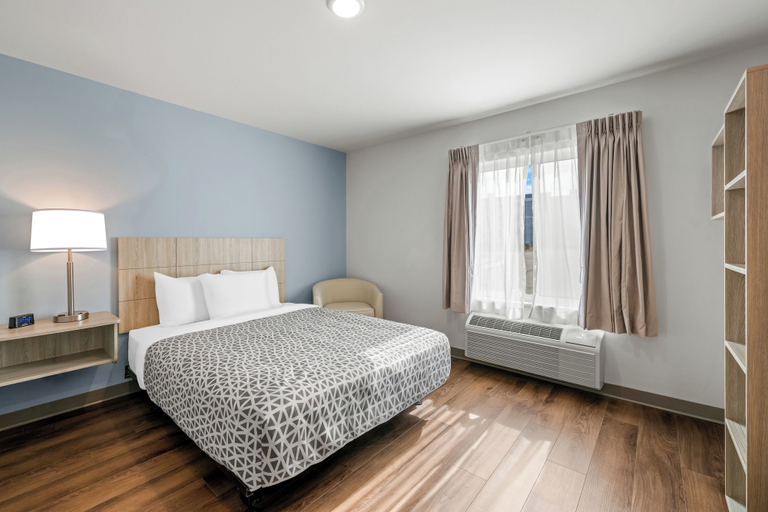 Room 2, WoodSpring Suites Charlotte Northlake, Mecklenburg