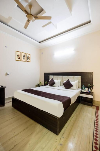 Room 4, Hotel Warm Welcome Inn, Gautam Buddha Nagar
