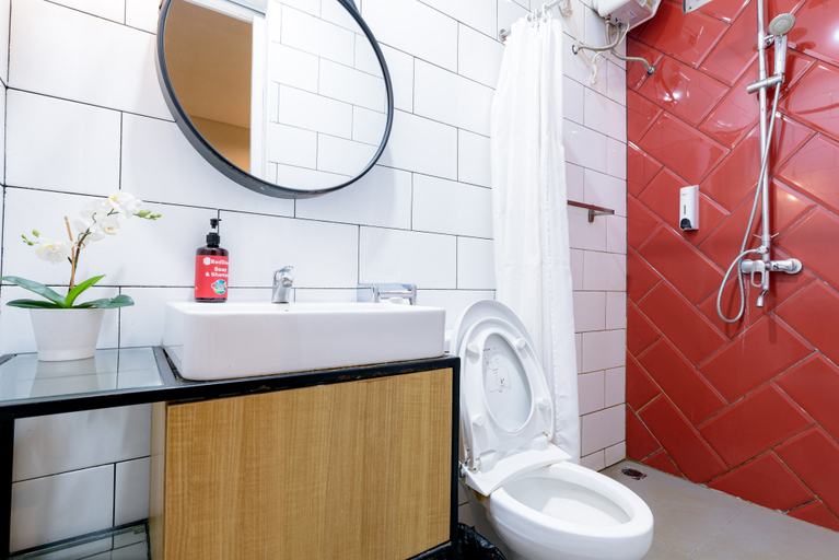 Bathroom 3, RedDoorz Plus @ Thamrin, Central Jakarta
