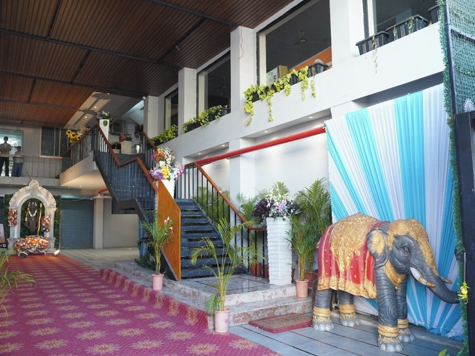 Property grounds, Hotel Bajaj Residency, Nanded