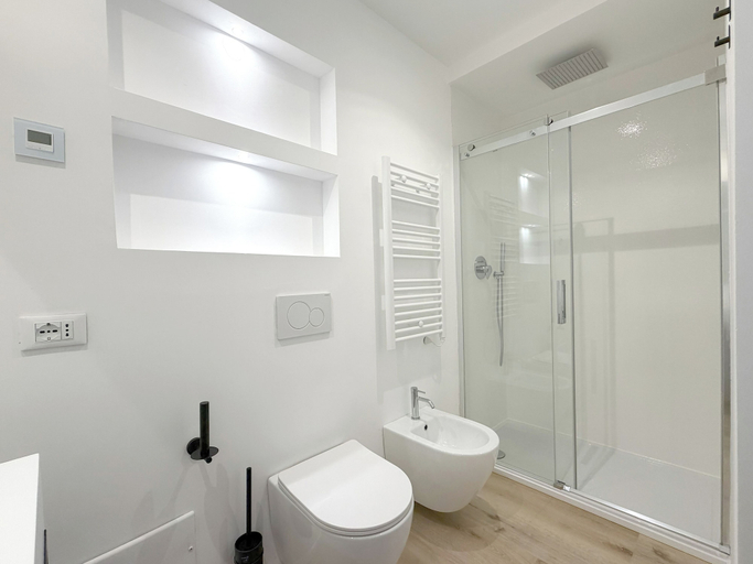 Bathroom 4, Palazzo Garbusi, La Spezia