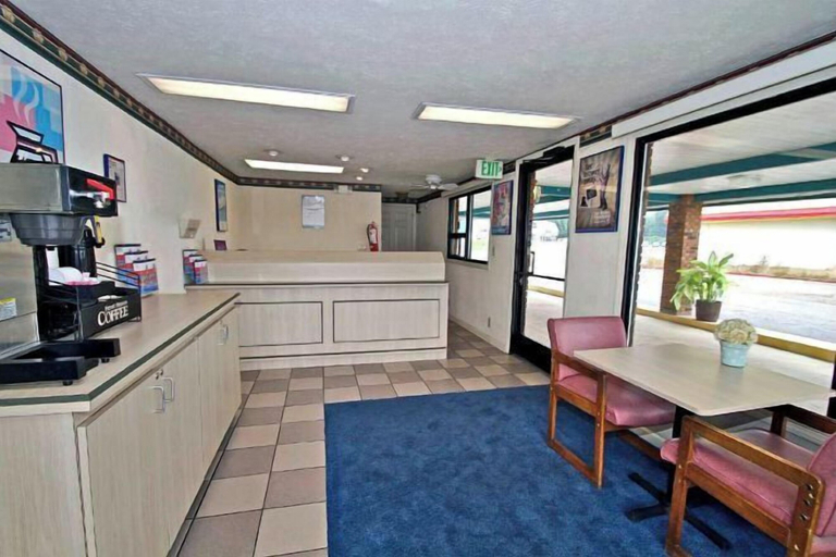 Dining, Motel 6 Columbus, MS, Lowndes