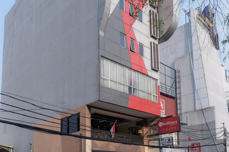 Exterior & Views 2, RedDoorz Plus @ Thamrin, Central Jakarta
