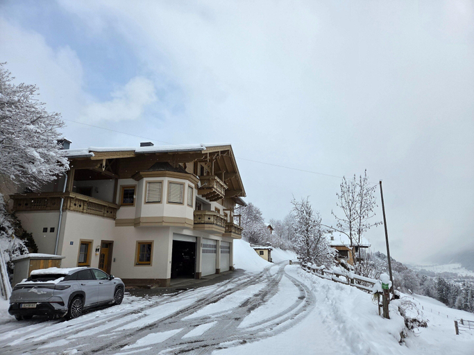 Exterior & Views 1, Flat in Mittersill Near Ski Lift, Zell am See