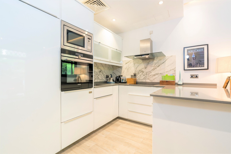 Private kitchen 4, Stunning 2bedroom in Dubai Downtown, Dubai