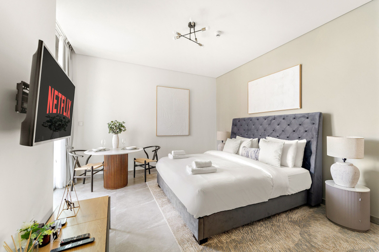Room 4, Peninsula One - 1312 Studio, Dubai