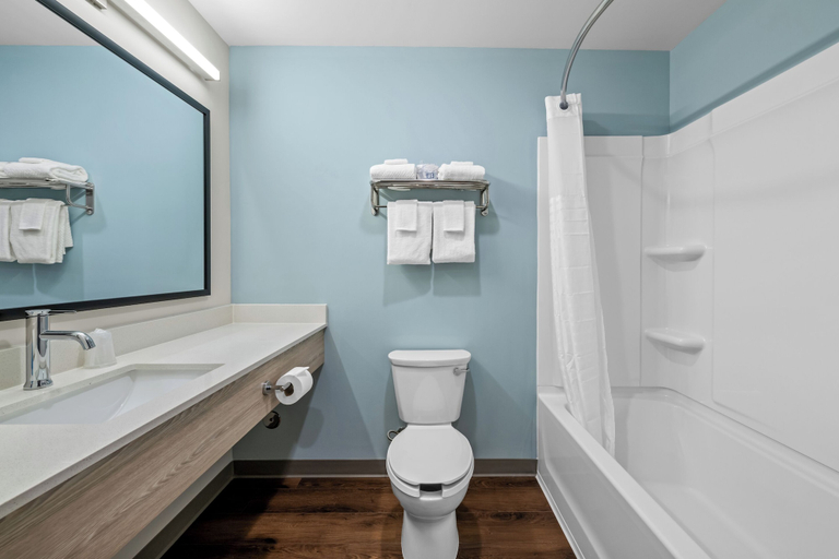 Room 3, WoodSpring Suites Charlotte Northlake, Mecklenburg