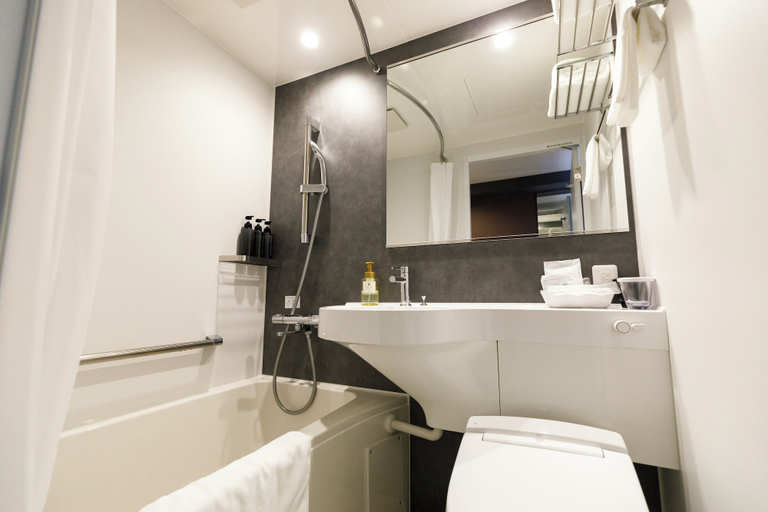 Bathroom 5, President Hotel Hakata, Fukuoka