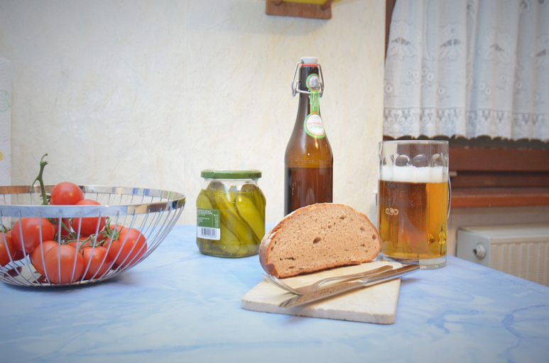 Food & Drinks, Ferienhaus in Bayern mit Waldblick, Regen