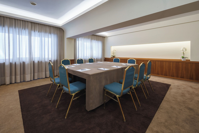 Business Facilities 1, Exe Majestic, Napoli