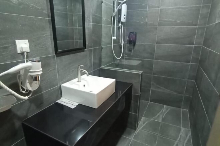Bathroom 3, Yee Hotel Permas Jaya, Johor Bahru