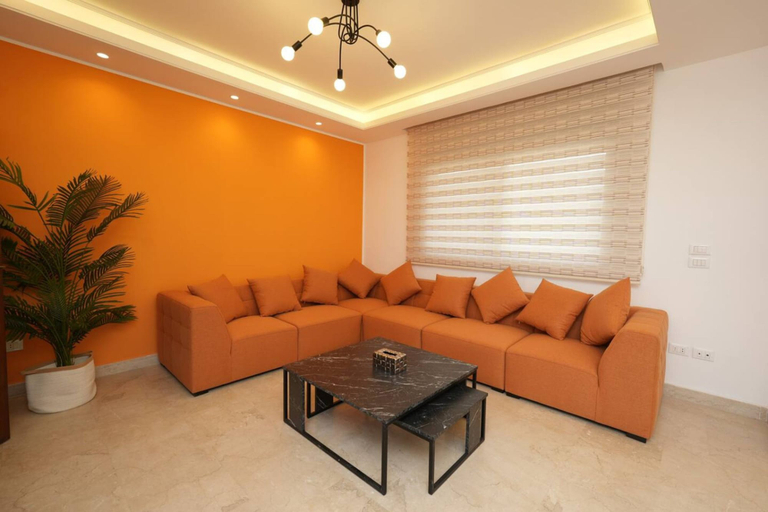 Room 4, The Orange Apartment Badaro 3 Bdrm 24 7 Elect, Beirut