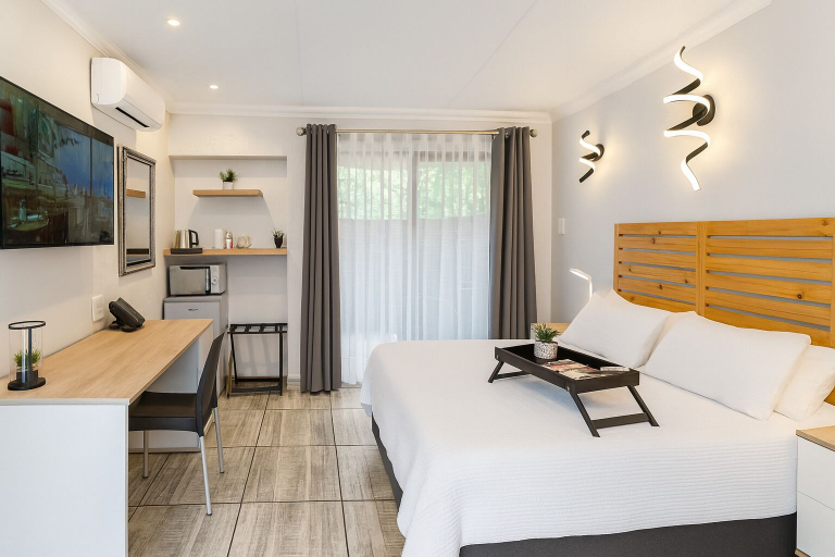 Bedroom 2, Echo Mountain Inn, Waterberg