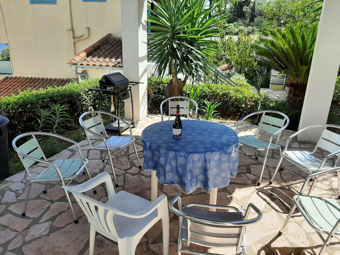 Dining 2, Appealing Apartment in Mpenitses With Balcony, Ionian Islands