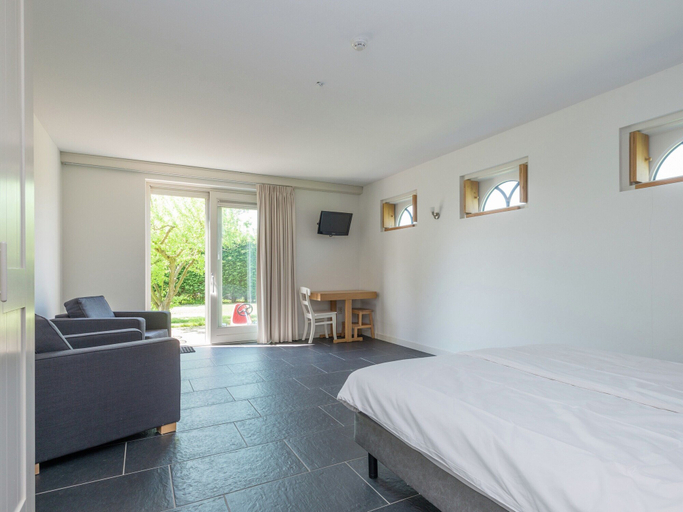 Others 3, Inviting Holiday Home in Zuidoostbeemster near Center & Forest, Beemster