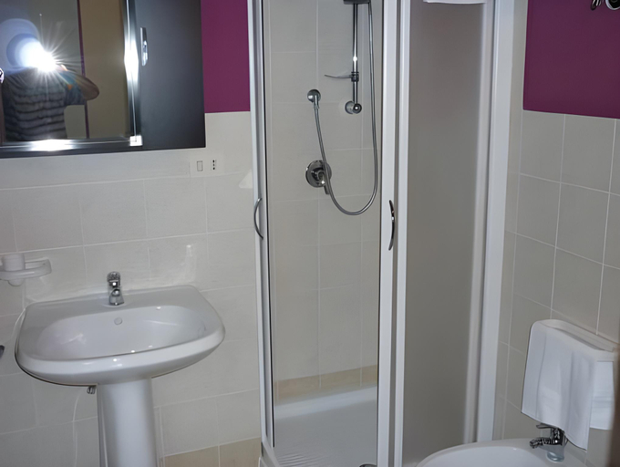 Bathroom 3, Casa La Rosa, Catania