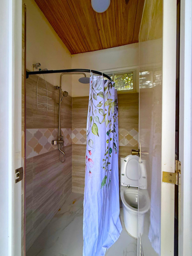 Bathroom 4, TUBURAN Poolside, Lemery
