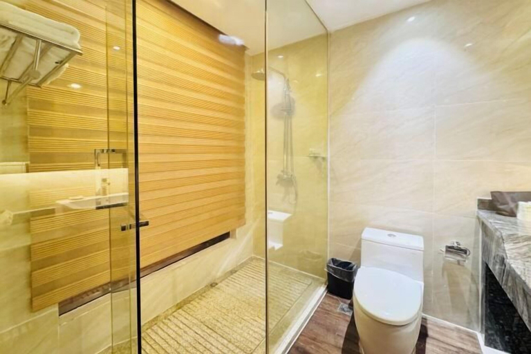 Bathroom 3, Yishan Banshui Hotel, Guilin