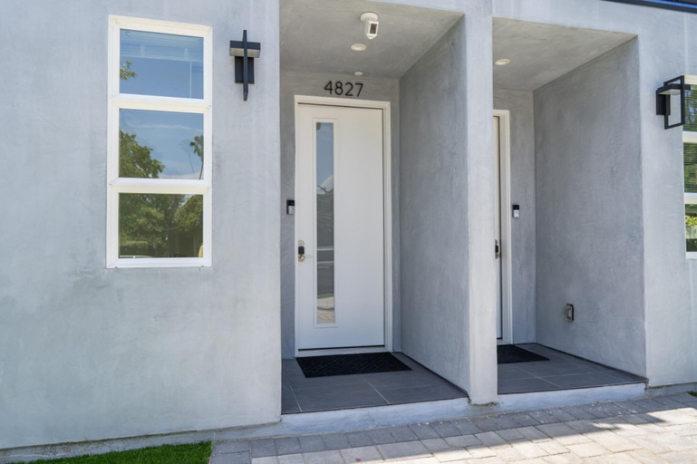 Room 3, Modern 4BR Townhome Built 2023 w Garage EV Charger p64, Los Angeles