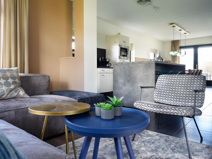 Living area 5, Family Home With Wellness, Vlagtwedde