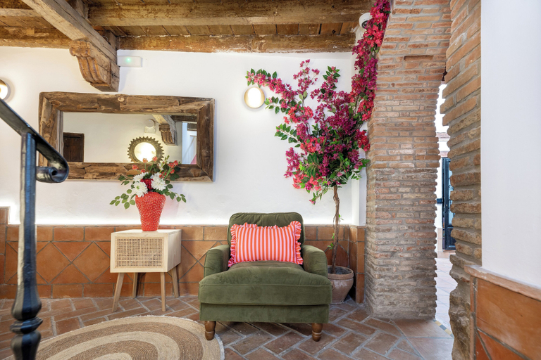Interior 2, Pink Sparrow, Granada