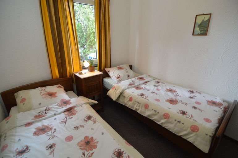 Others 4, Homely Apartment in Schin op Geul With Terrace, Valkenburg aan de Geul