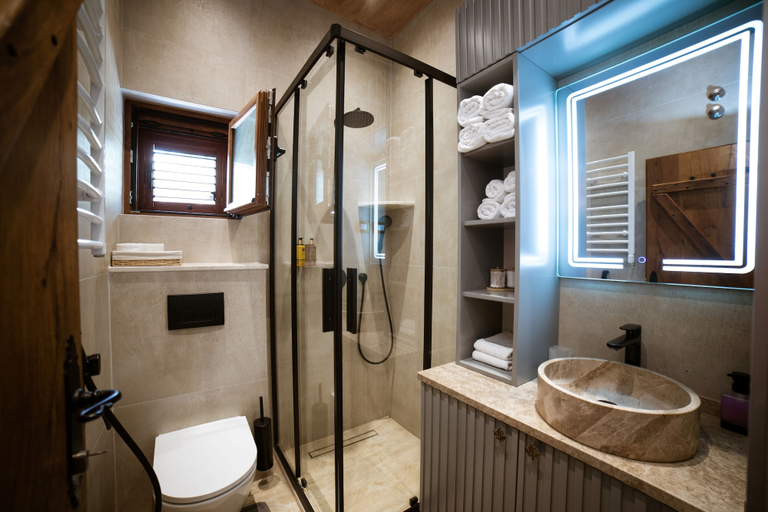 Bathroom 4, Carevic Resort & Villas