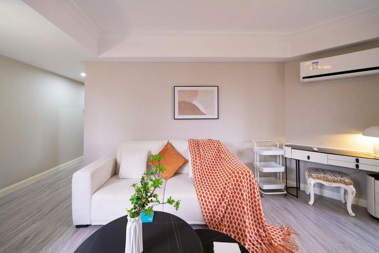 5, Tyms Modern 1BR APT Garden, Shanghai
