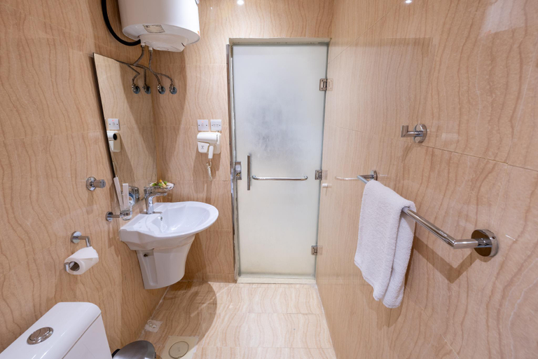Bathroom 5, Al Muhaidb Residence Al ASKARY - Economic, Riyadh