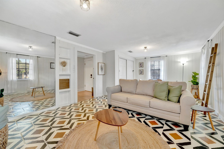 Room 2, Swann Ave 2B Sleeps 6 Walk 2 Bayshore Hyde Park, Hillsborough