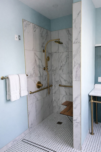 Bathroom 3, The Laurel Hotel, Danville