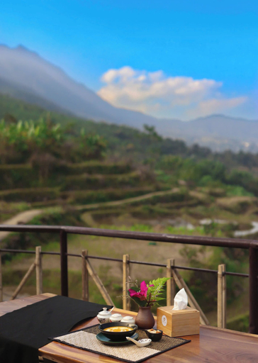 Outdoor dining, Puluong Qui E Ora, Bá Thước