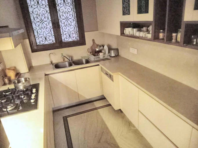 Others 2, 2 Bed Apartment Sleeps 4 With Parking New Delhi, Delhi