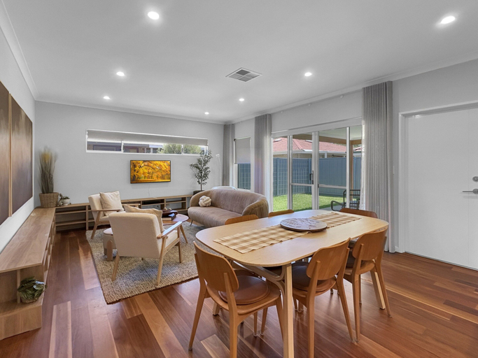 Living room 4, Spacious 3-bed Home in Leafy Yokine, Stirling