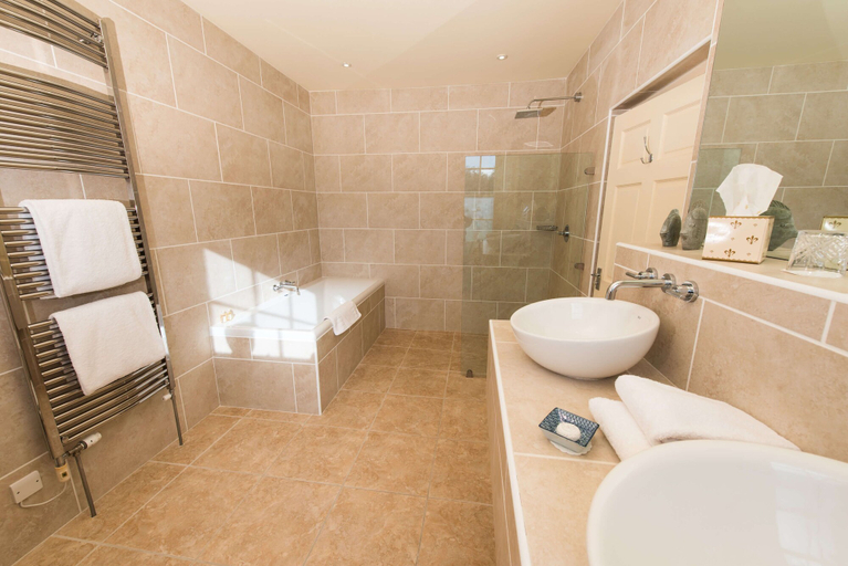 Bathroom 3, Cavens House Dinner included, Dumfries and Galloway