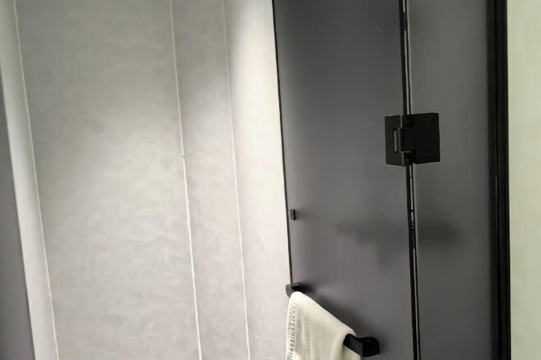 Bathroom 5, Super 8 Lechang Shaoguan Renmin Middle Road, Shaoguan