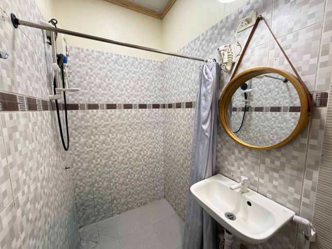 Bathroom 4, Seaview Beach Resort Dumaguete Beachfront, Sibulan
