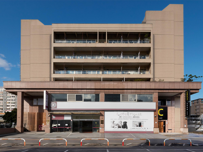 Exterior & Views
