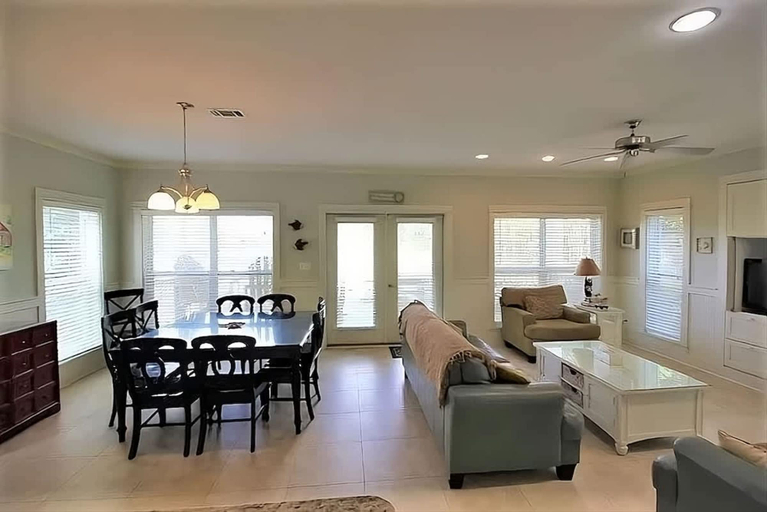 Room 2, 4BR Waterfront Beach Access Pool Lake Views, Walton