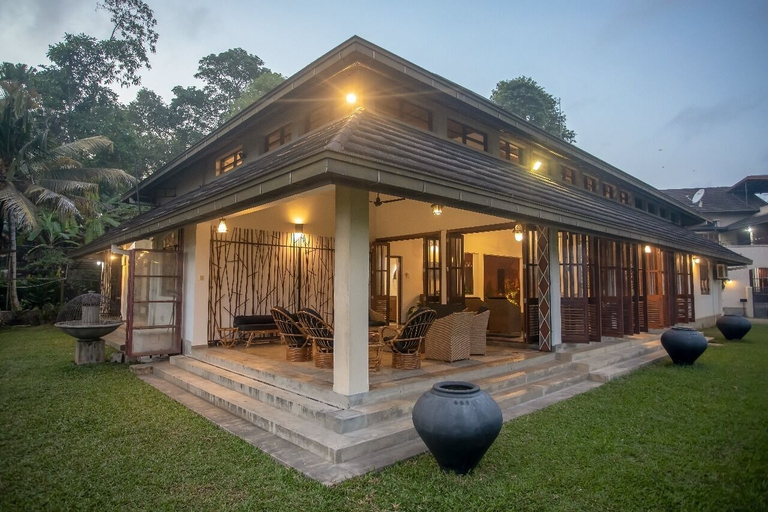 Exterior & Views