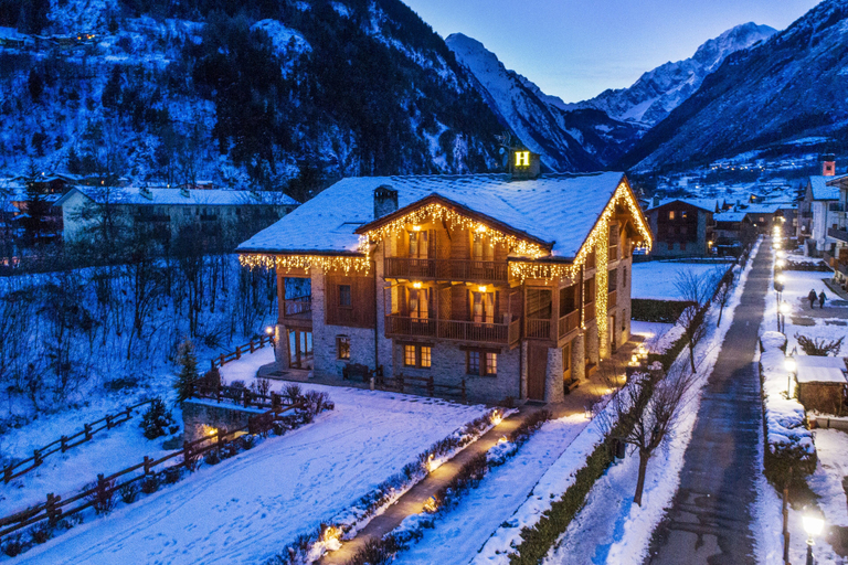 Exterior & Views