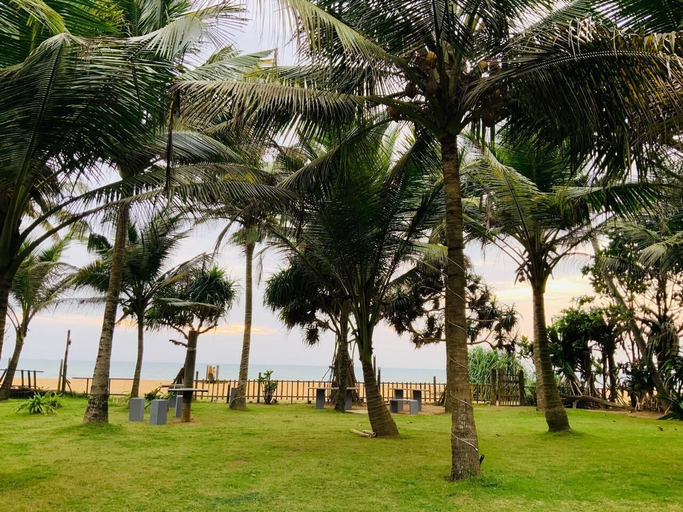 Property grounds, inner pease hotel, N. Palatha Central
