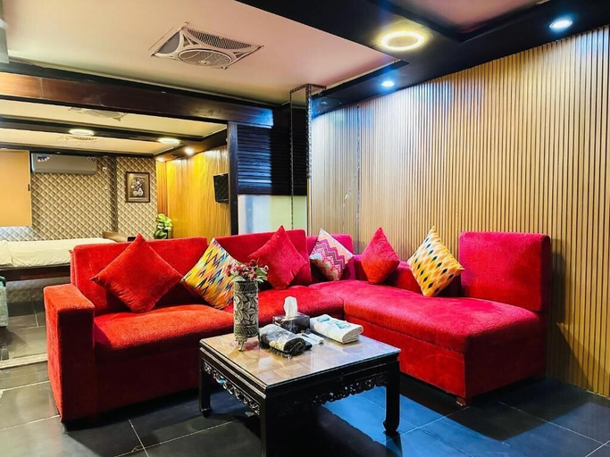 Others 5, Hotel Seaview, Karachi