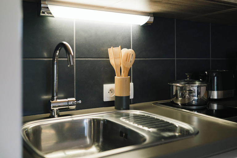 Private kitchen, Quality Aparthotel Dinan, Côtes-d'Armor