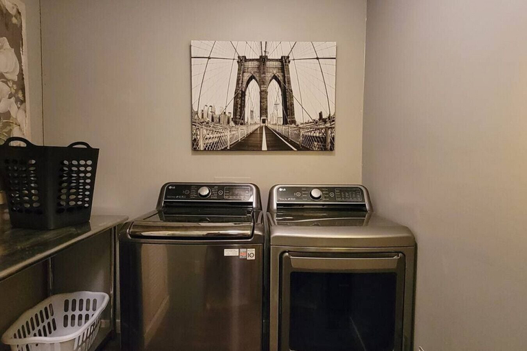 Interior 3, Extended Stay Comfort Fast Wi-fi Downtown!, Pierce