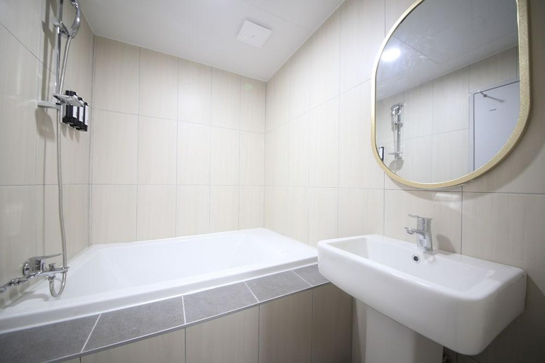 Bathroom 5, Changwon Masan 2U, Masan